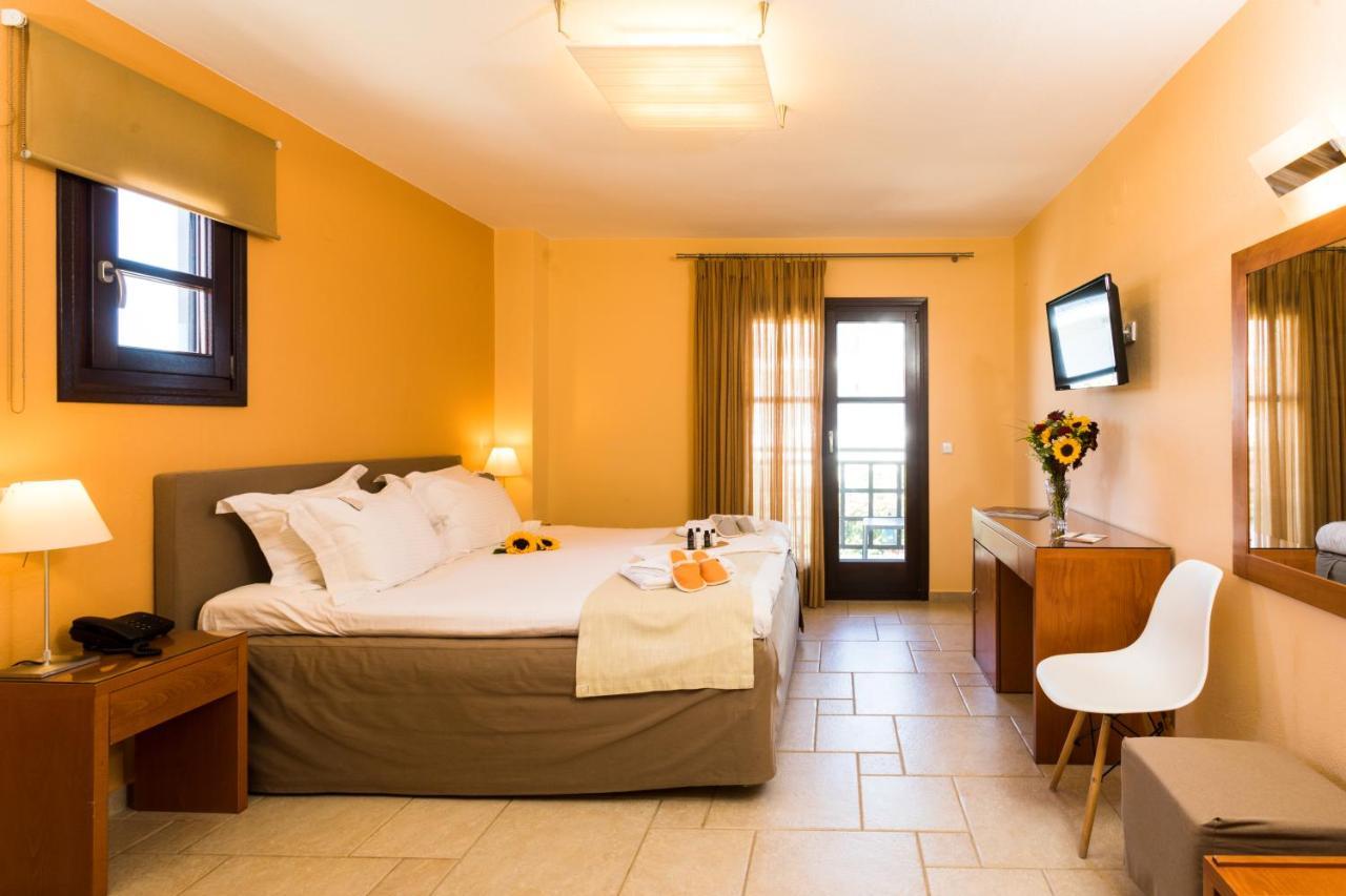 Helianthus Guesthouse Ammouliani Exterior photo